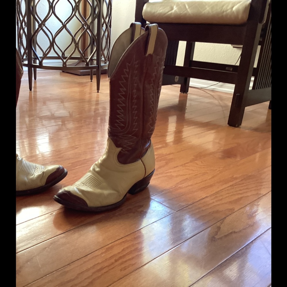 Leather Tony Lama cowboy boots